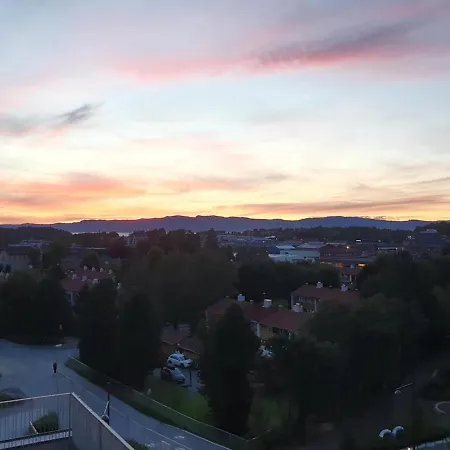 Spacious With A Great View And Parking *