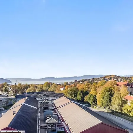 Spacious With A Great View And Parking *