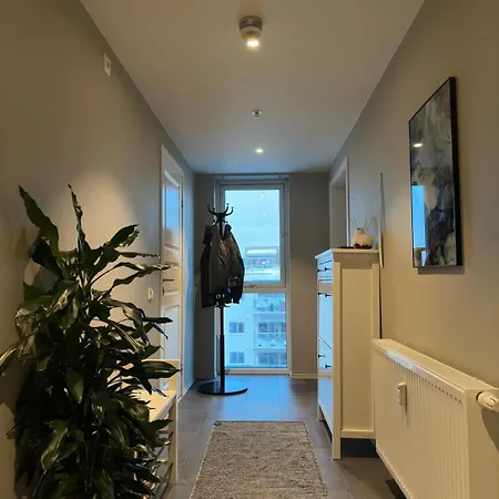 Spacious With A Great View And Parking *