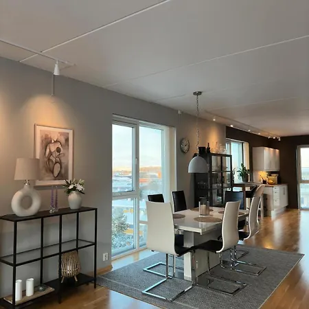 Spacious With A Great View And Parking Τρόντχαϊμ